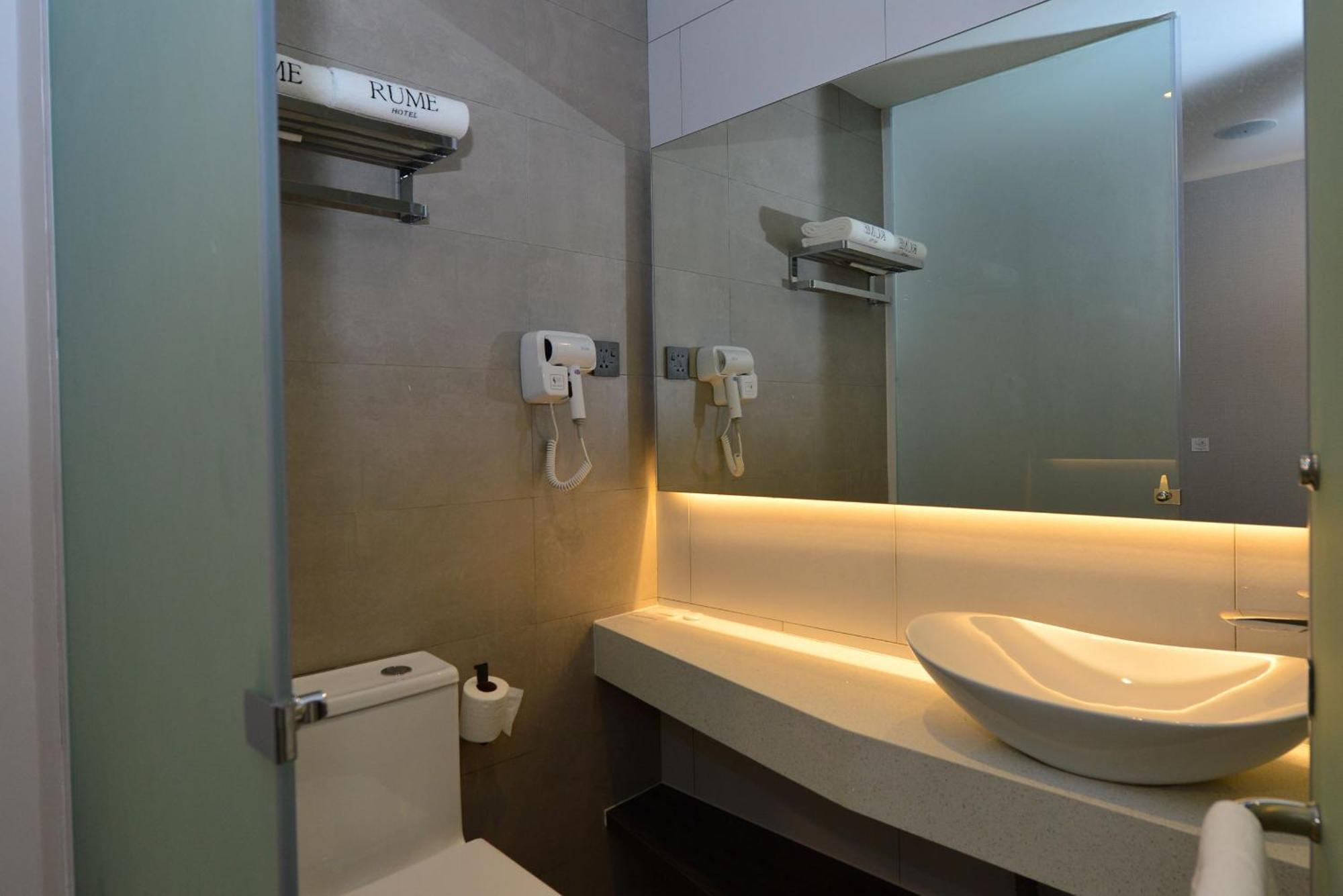 Rume Hotel Kuching Extérieur photo