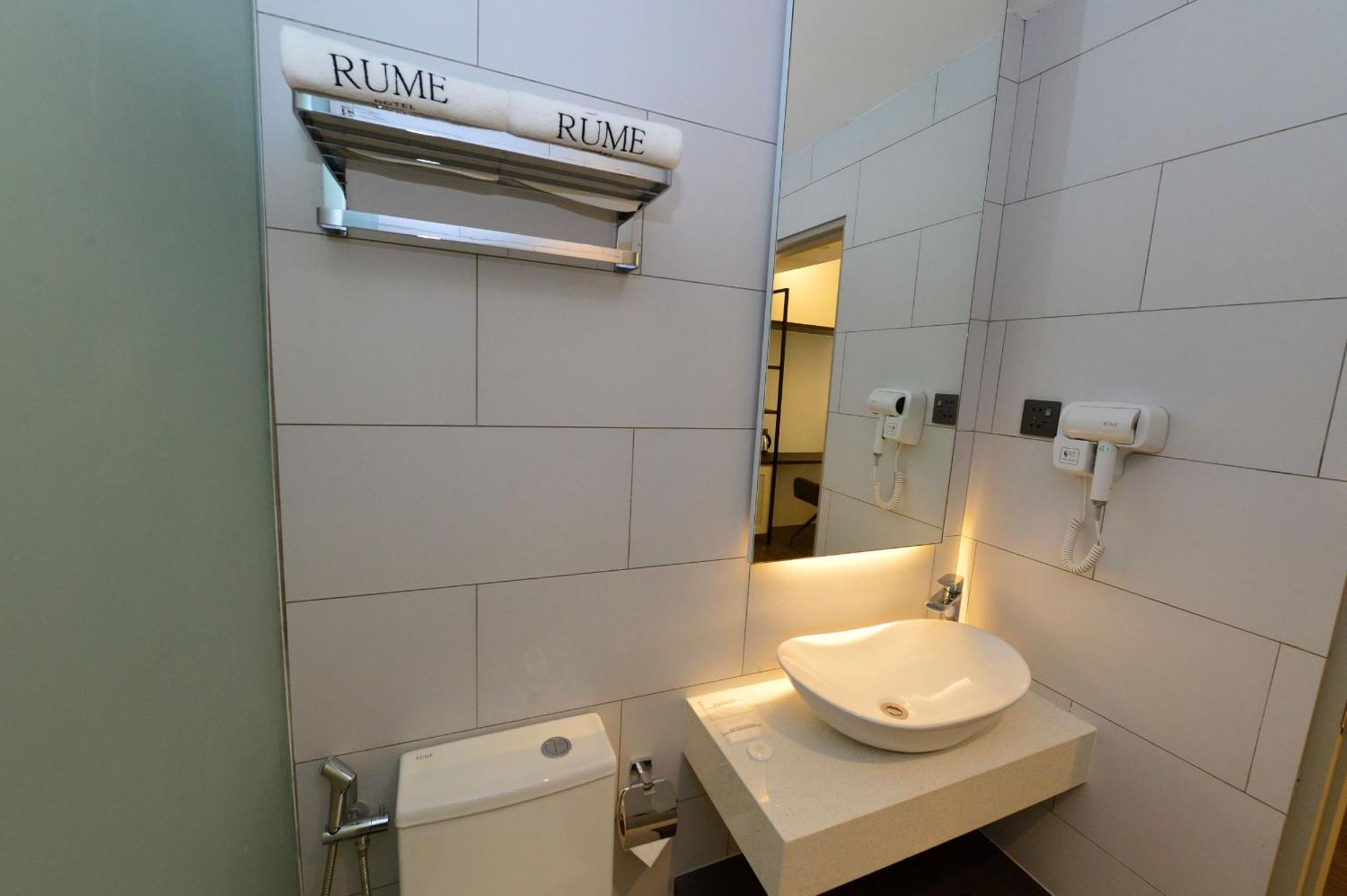 Rume Hotel Kuching Extérieur photo